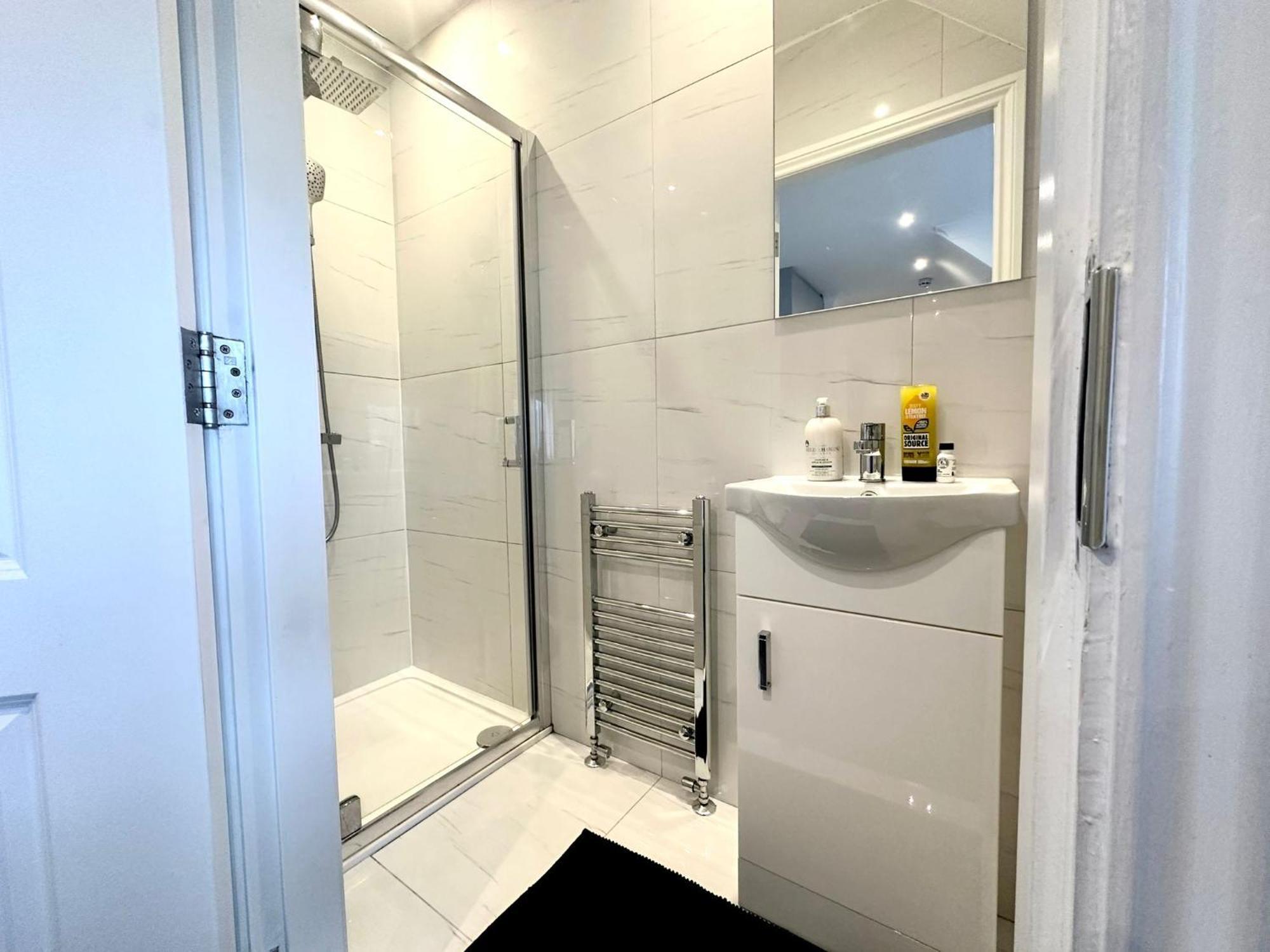 Stylish Modern, Private Apartment,15 Mins To Central London Hendon Exteriör bild