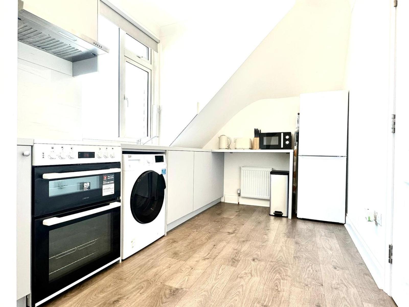 Stylish Modern, Private Apartment,15 Mins To Central London Hendon Exteriör bild